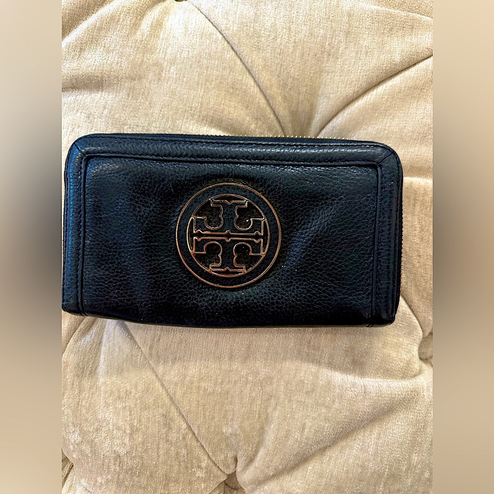 Tory Burch Zip Around Wallet